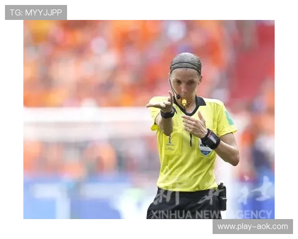 荷甲启动VAR裁判培训项目全面提升裁判执法水平 荷甲启动VAR裁判培训项目全面提升裁判执法水平