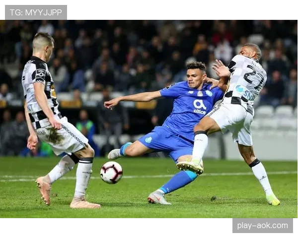 保级大战中的战术博弈：三支垫底球队在三月不约而同变阵五后卫