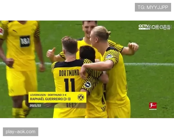 特写：职业生涯最后一季，罗伊斯在主罚任意球前的专注神情